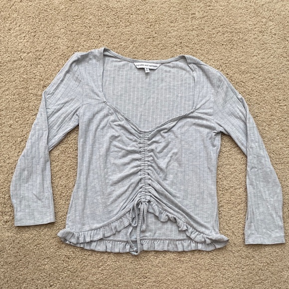 cupcakes & cashmere Tops - Cupcakes and Cashmere Long Sleeve Top (Size S)